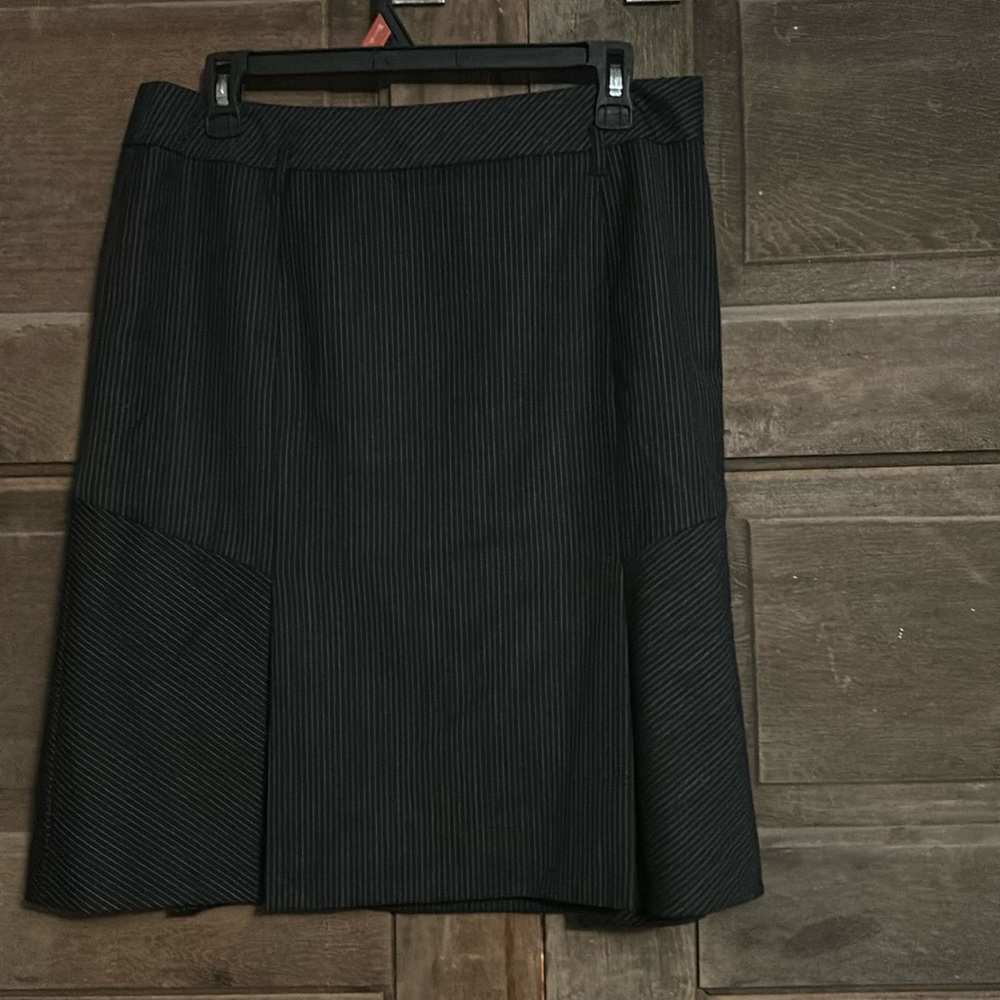 Loft pleated skirt size 8